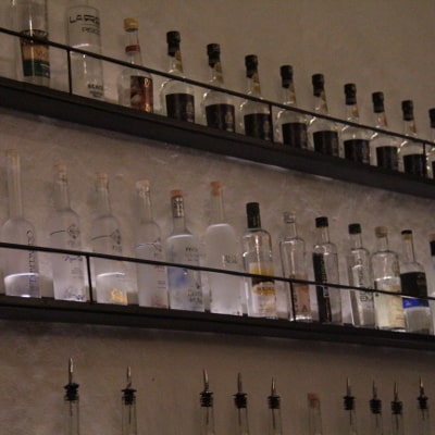 Pisco Sour Une idée d’apéro pour cet été. Le Pisco puro qui est fait avec des variétés de raisin non aromatique<br />
Les Piscos aromatiques.<br />
Le Pisco acholado qui est le résultat du mélange des variétés de raisins<br />
Le Pisco mosto verde qui s’obtient grâce à la distillation de crus avec une fermentation incomplète.